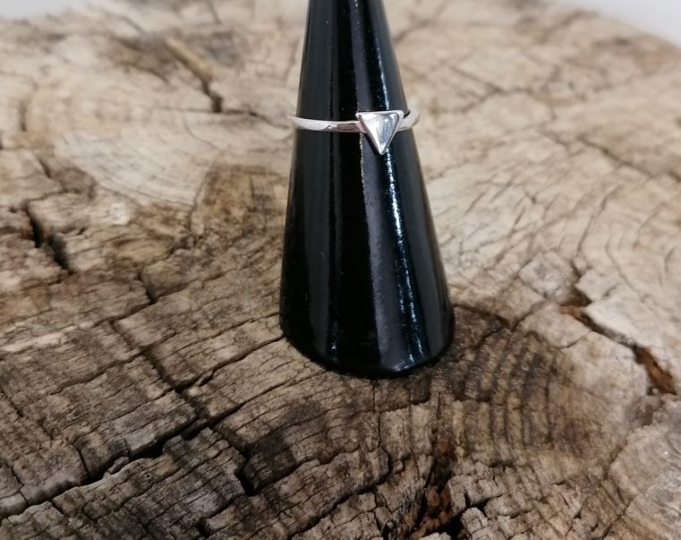 Anillo Triángulo